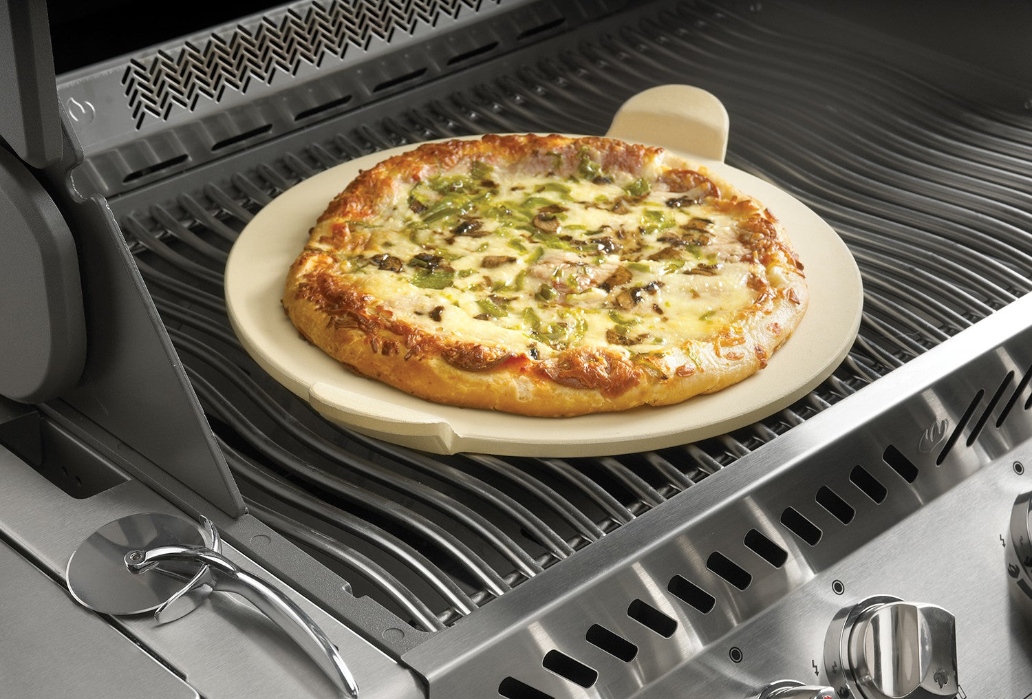 Pizzastein PRO 38 cm med pizzaskjærer i sett Napoleon bakside