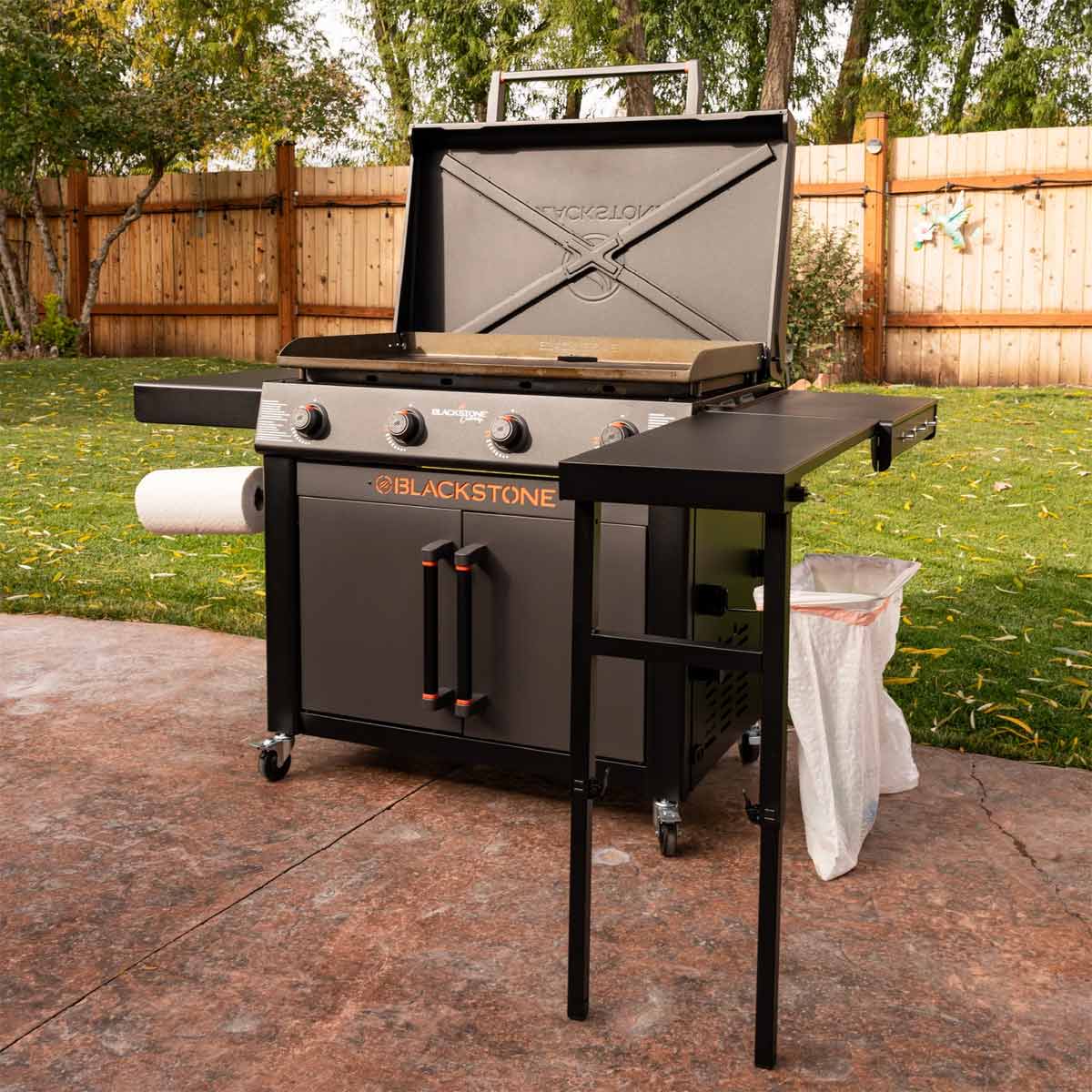 Plancha 36" grillstasjon med klappbord 4 brennere - Blackstone bakside