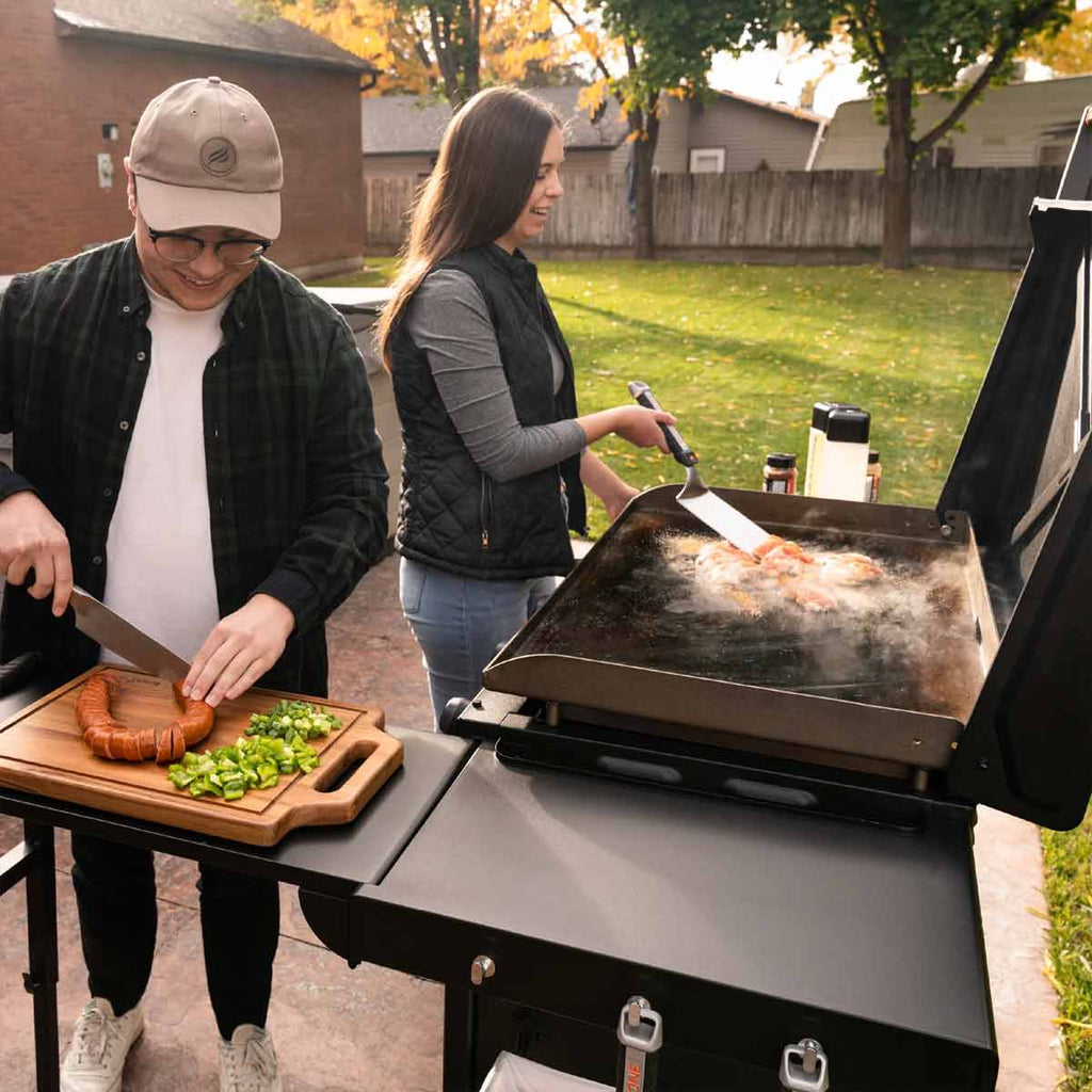 Plancha 36" grillstasjon med klappbord 4 brennere - Blackstone detalj av brennere