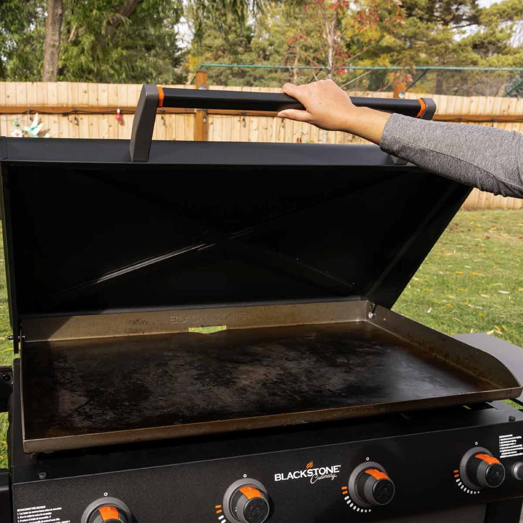 Plancha 36" grillstasjon med klappbord 4 brennere - Blackstone nærbilde av plancha