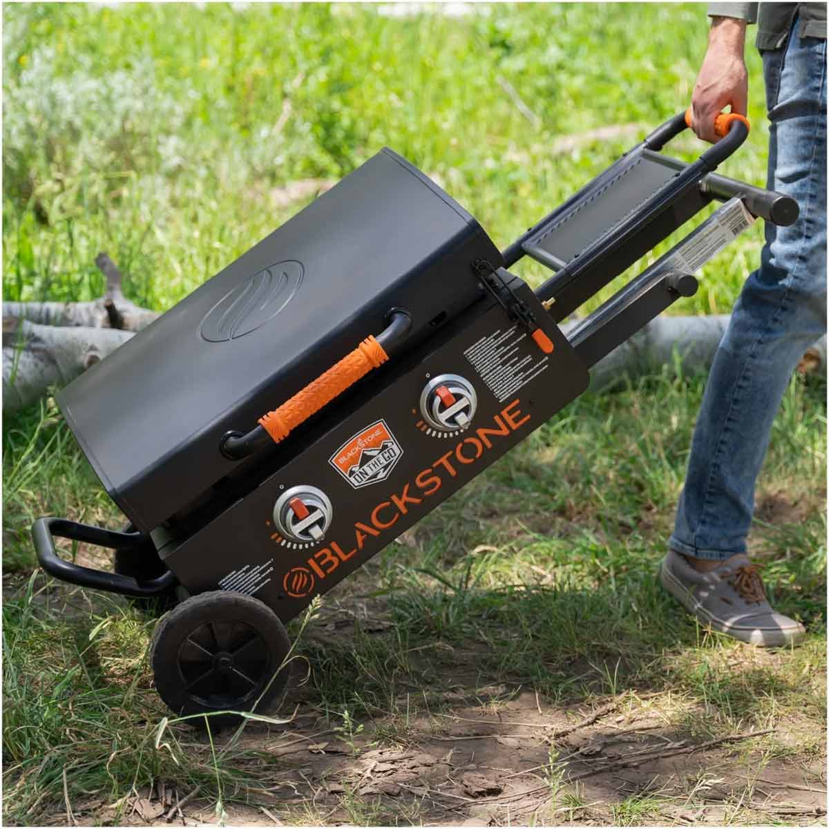 Plancha bordgrill 22" inkl. stativ og lokk 2 brennere - Blackstone montert og klar til bruk