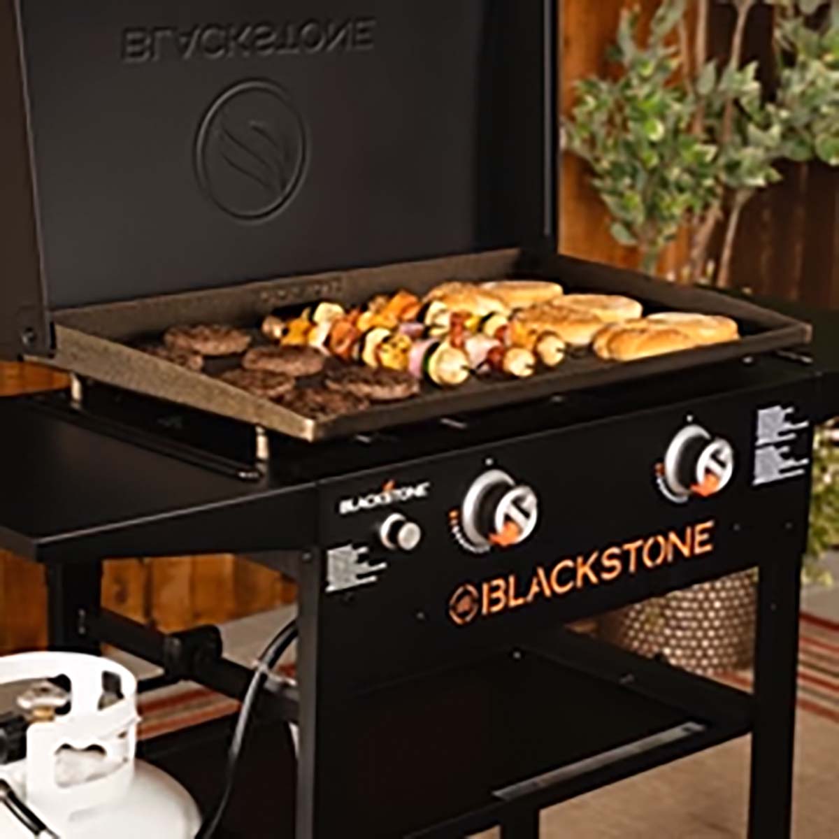 Detalj av grillflate på Plancha grill 28" Griddle med lokk 2 brennere 73 cm - Blackstone