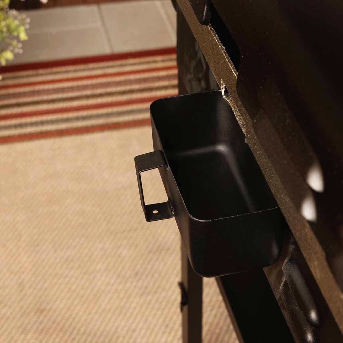 Nærbilde av kontrollpanel på Plancha grill 28" Griddle med lokk 2 brennere 73 cm Blackstone