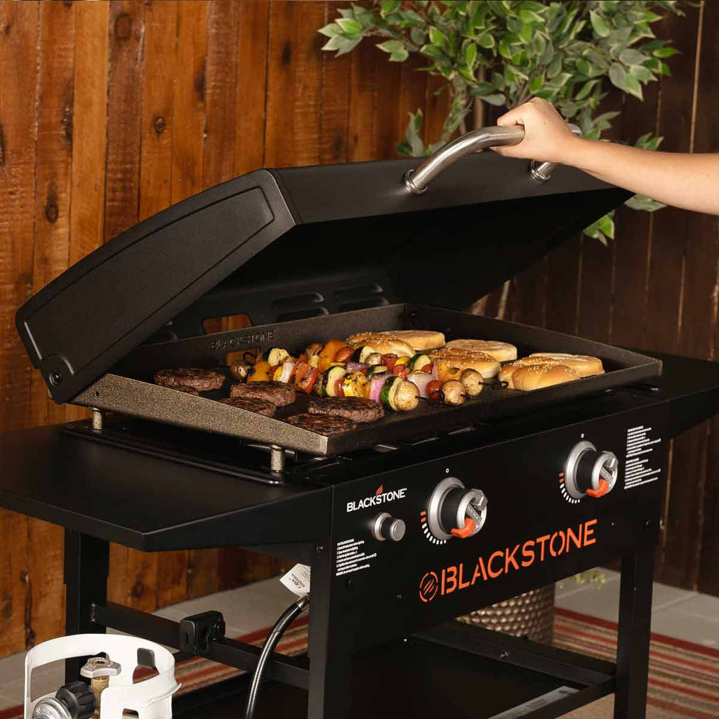 Plancha grill 28" Griddle med lokk 2 brennere 73 cm Blackstone med lokk åpent