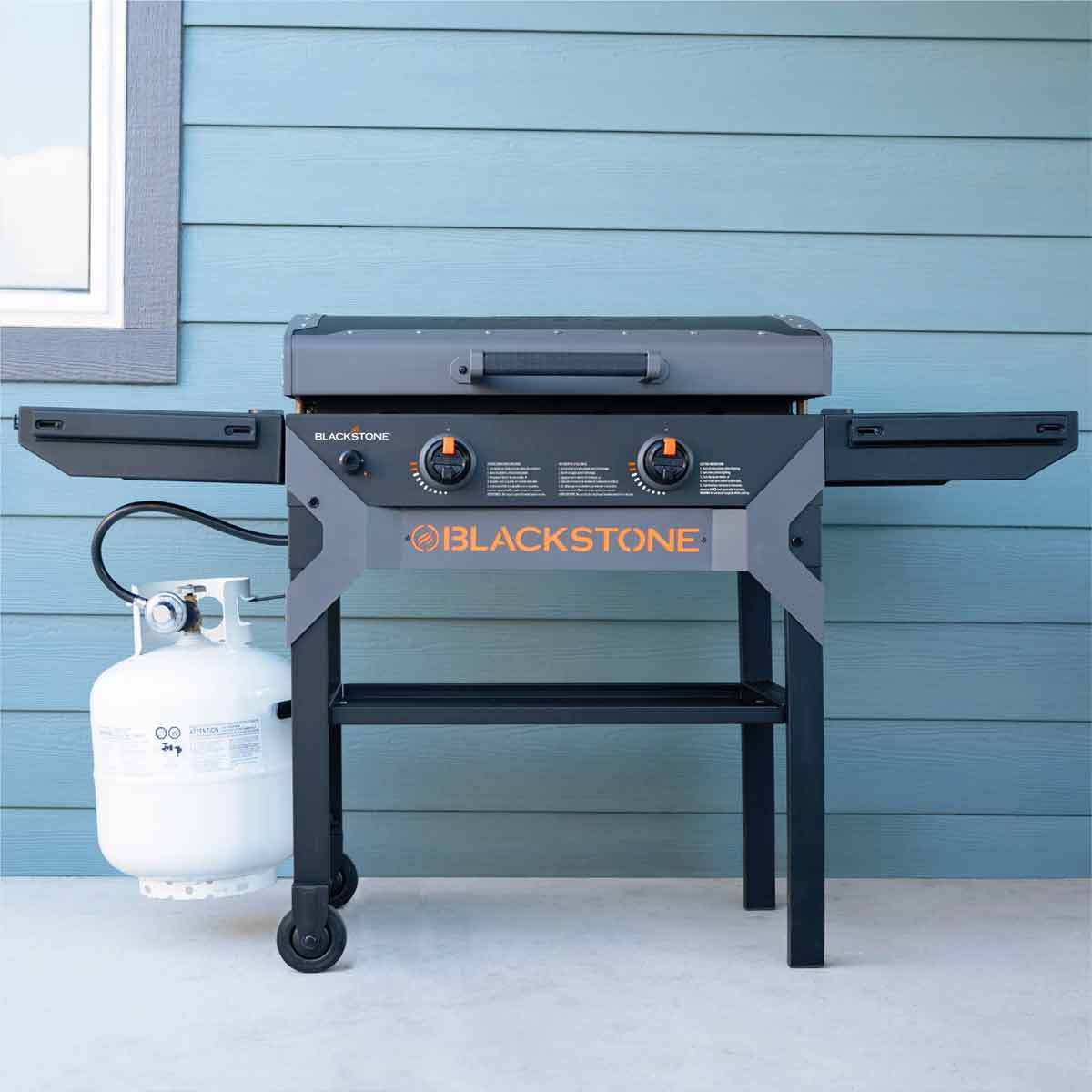 Plancha grill 28" Iron Forged med lokk 2 brennere 73 cm - Blackstone bakside
