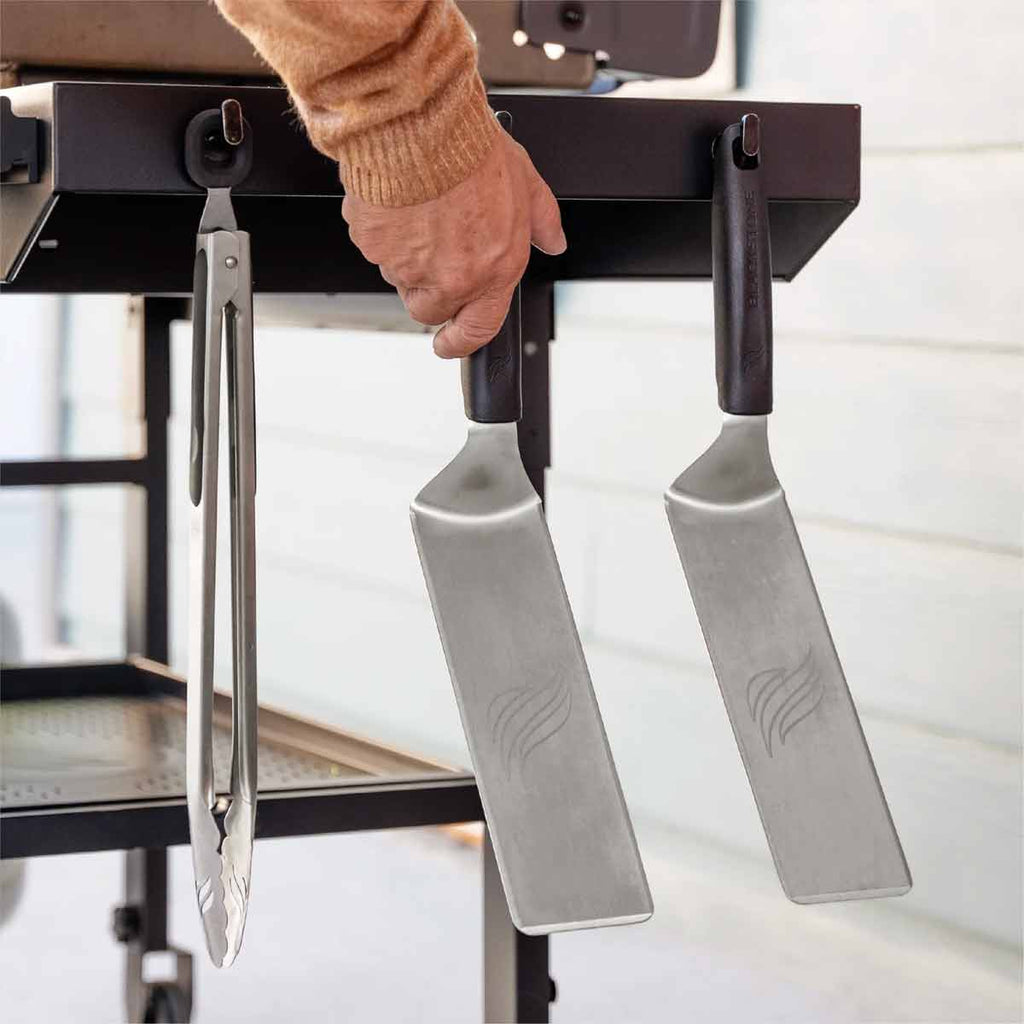 Hjul og mobilitet på Plancha grill 28" Iron Forged med lokk 2 brennere 73 cm - Blackstone