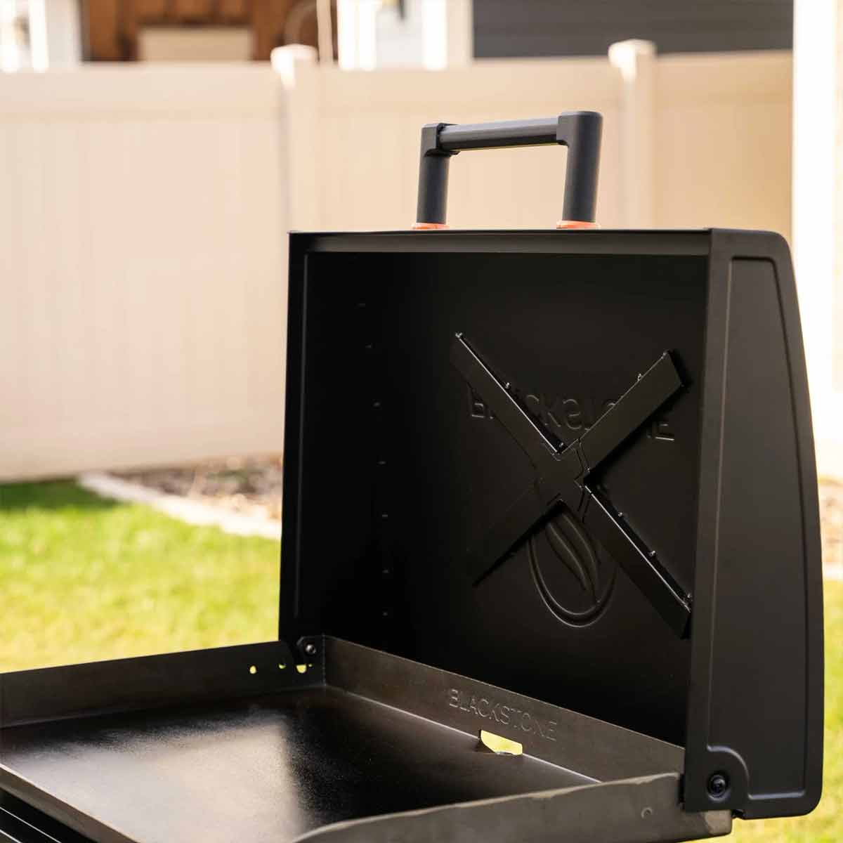 Plancha grill 28" Omnivore med lokk 2 brennere - Blackstone