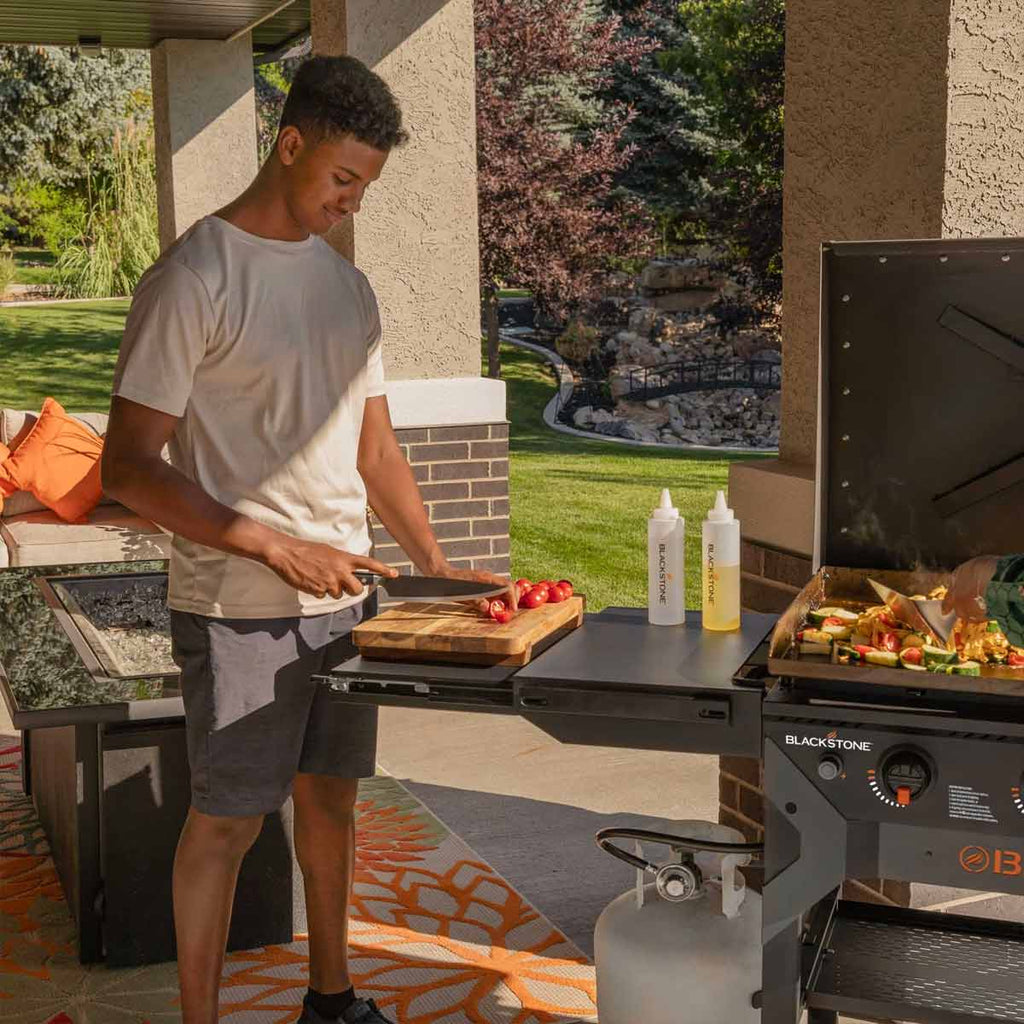 Plancha grill 36" Iron Forged inkl. lokk 4 brennere - Blackstone sidebord og kroker