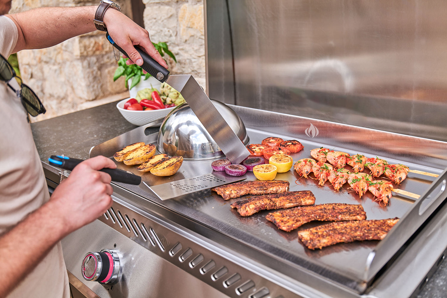 Plancha grill 700-Series 32" innebygd 2 brennere rustfritt stål - Napoleon nærbilde av grillflate