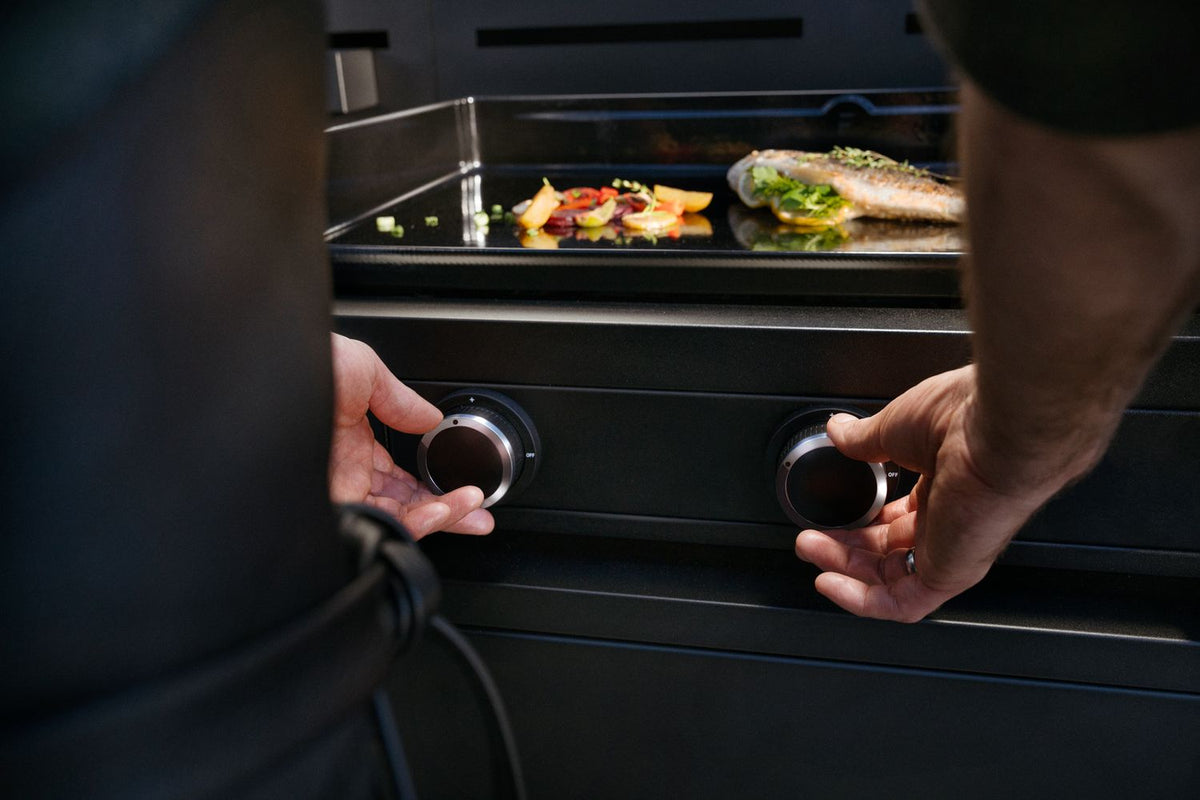 Plancha grill gass Edition One 75 cm med vogn og trekk - WMF nærbilde av brennere