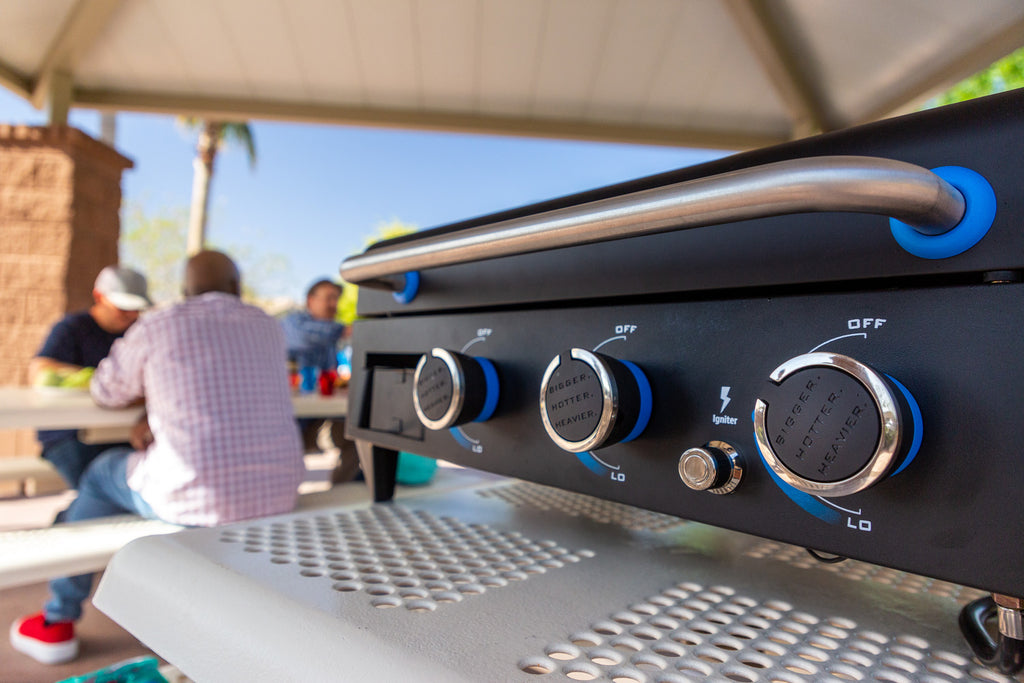 Plancha grill Ultimate 3-brenner med understell og trekk - Pit Boss elektrisk tenning