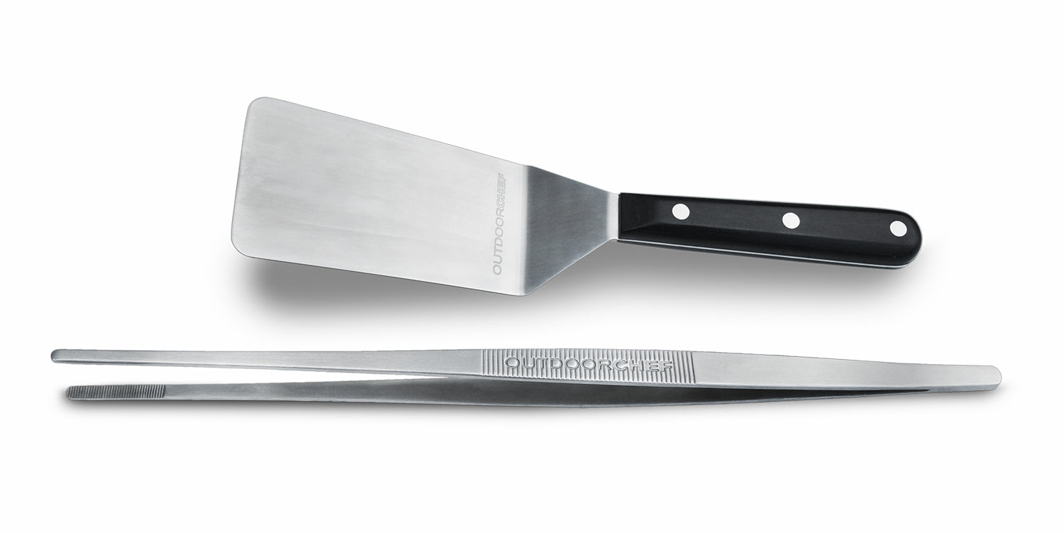 Plancha verktøysett med grillspade og pinsett - Outdoorchef forfra