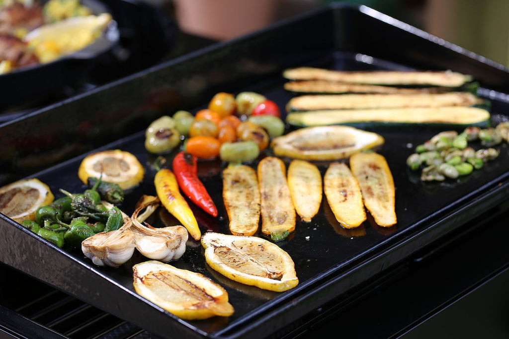 Montert Plancha XL støpejern for Blazing/Cooking Zone 63x38 cm - Outdoorchef på grill