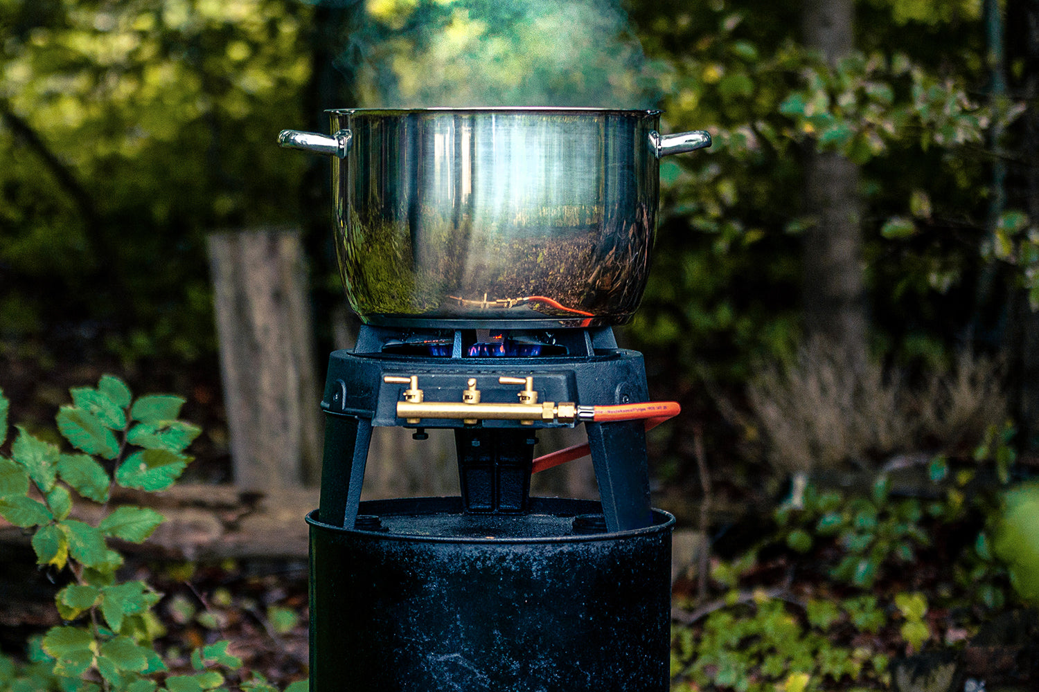 Nærbilde av karbonstål-wok inkludert med Pro wokbrenner gass 12 kW