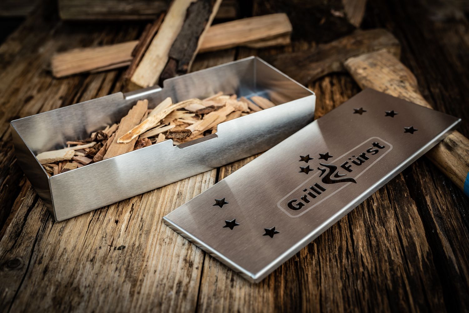 Røykboks rustfritt stål 22,5 cm - Grillfürst sett fra siden