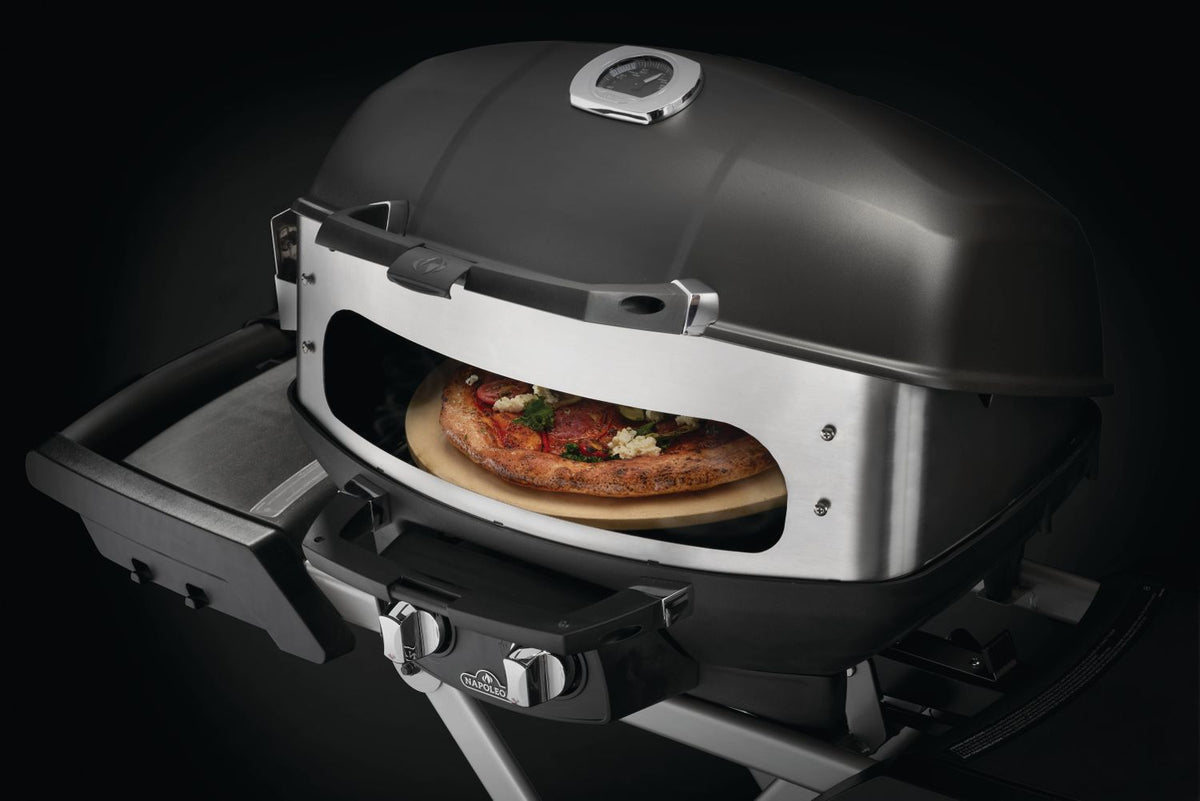 Nærbilde av spyd og gafler på Rotisserie Heavy Duty med ovnsinnsats for TravelQ PRO285