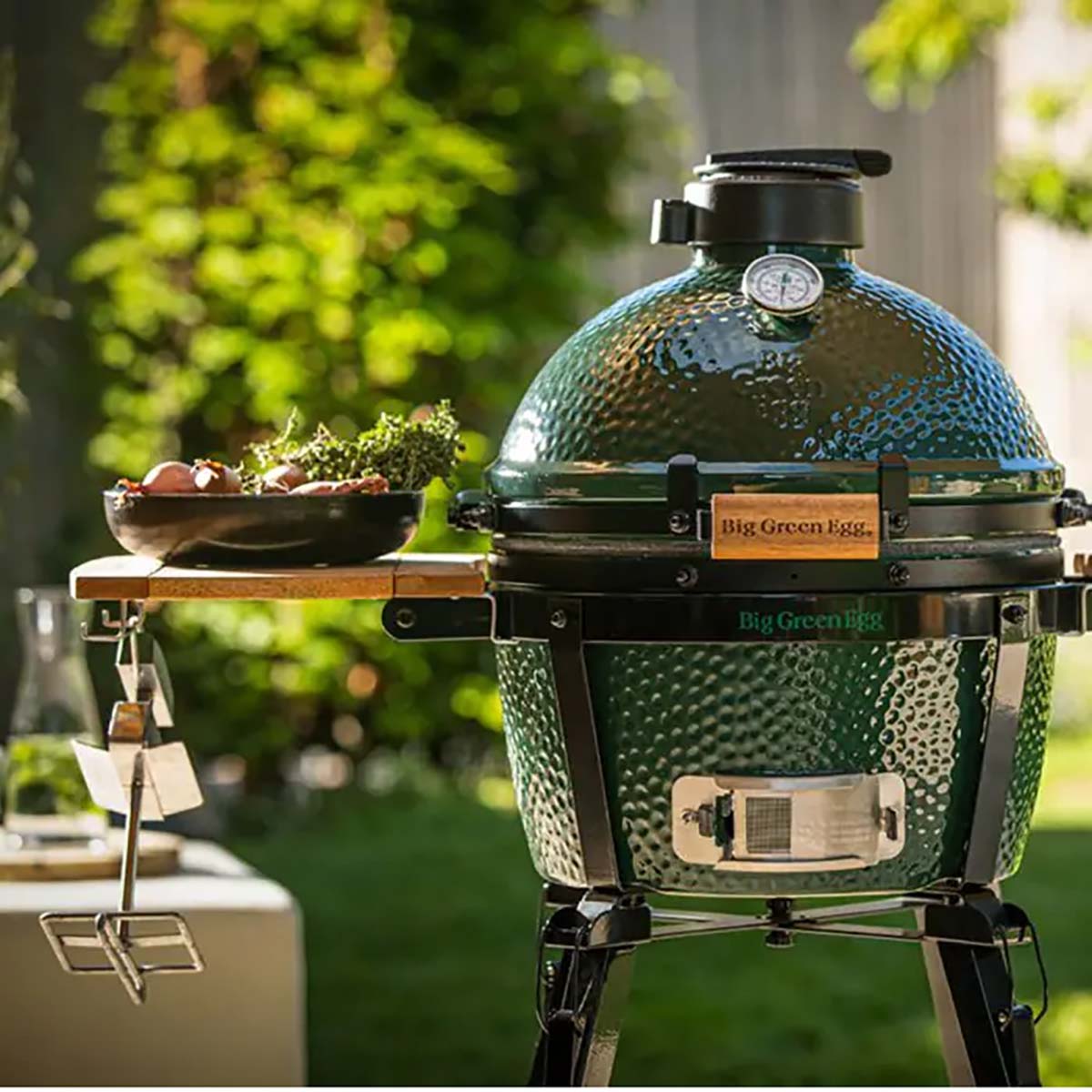 Sidebord i akasietre for MiniMax - Big Green Egg nærbilde