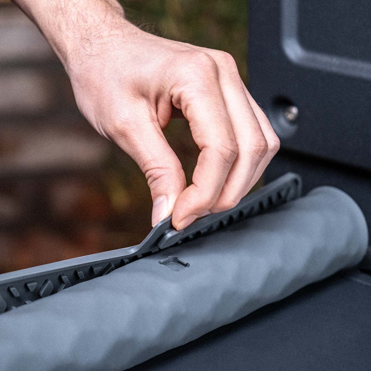 Silikon verktøyholder BBQ+ 45 x 31 cm - ZWILLING rullet sammen for oppbevaring