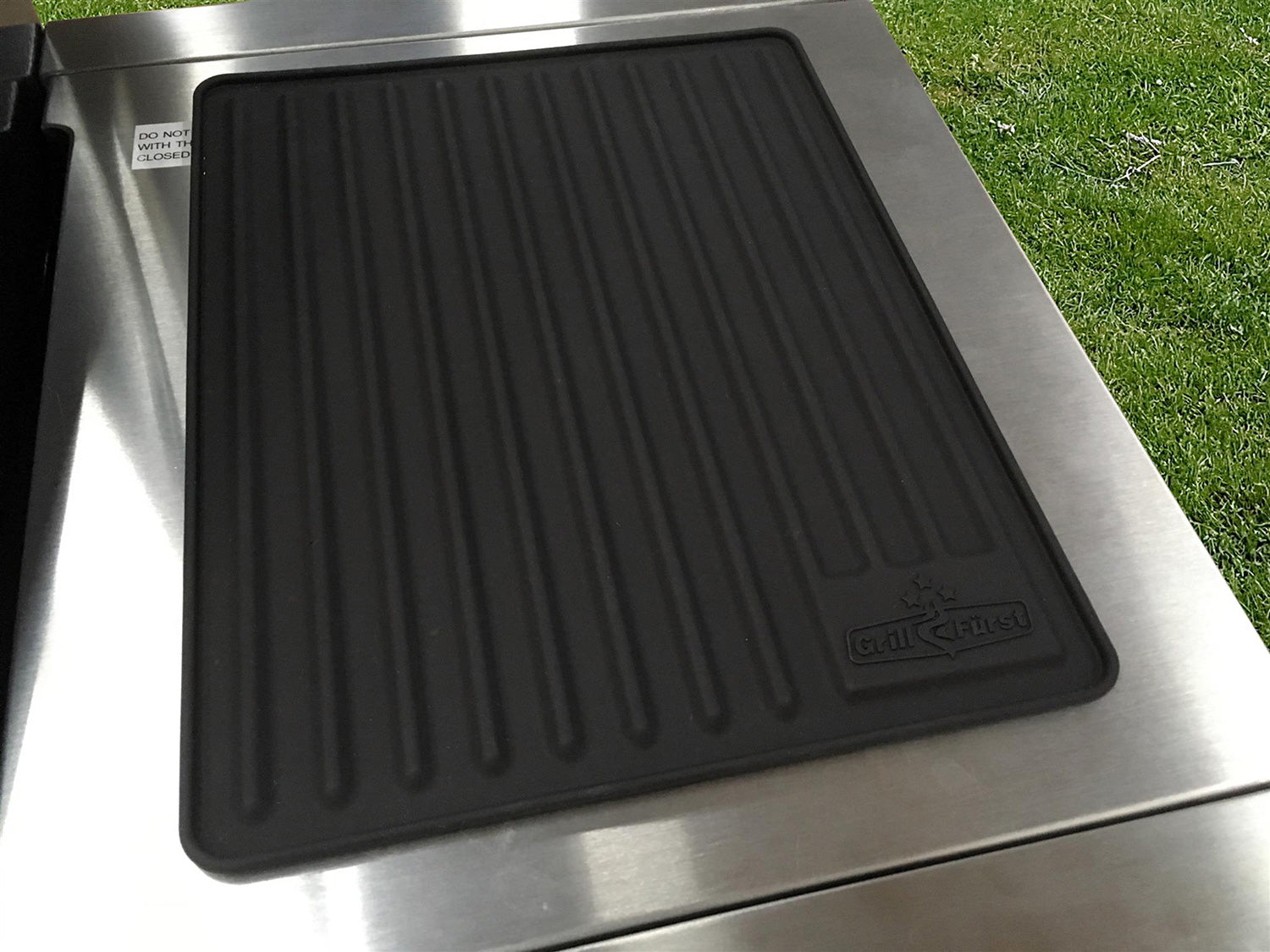 Silikonmatte for grillverktøy 35 x 28 cm - Grillfürst brukt med grillverktøy