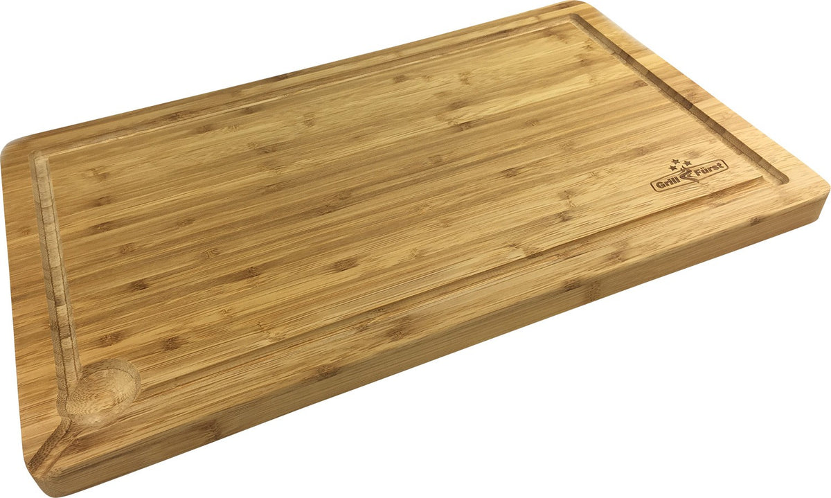 Oversikt av skjærebrett bambus stort 50 x 30 cm - Grillfürst med mat