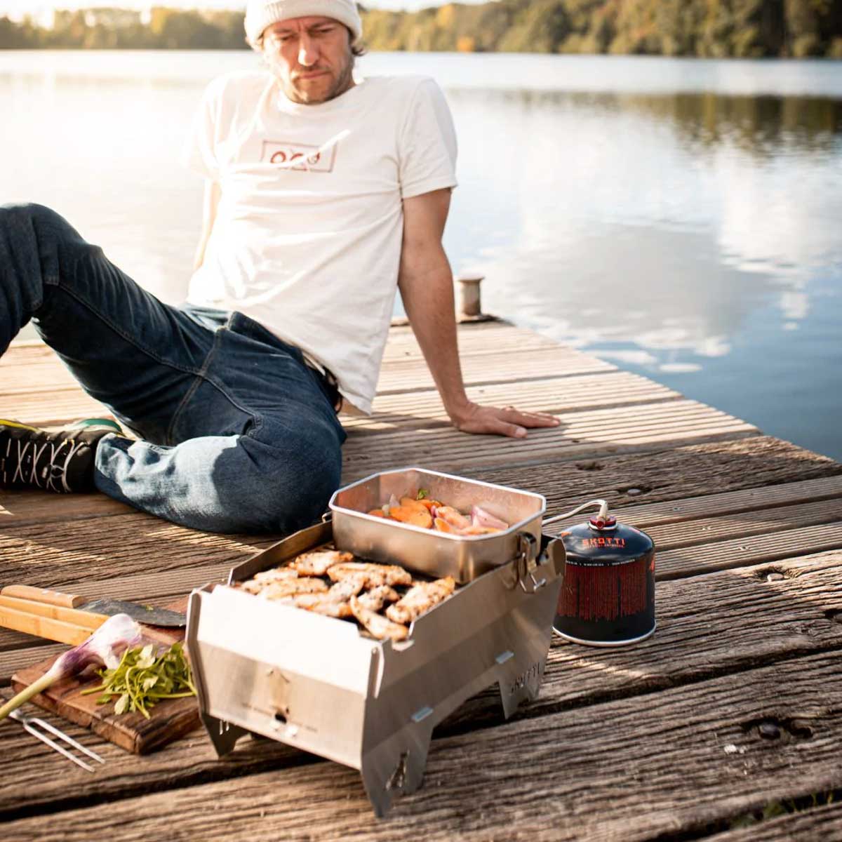 Skotti 2.0 portabel gassgrill rustfritt stål 1 brenner med gryte på grillen