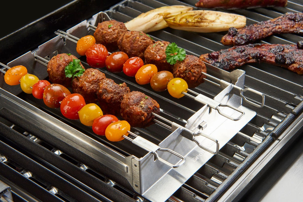 Detalj av rustfritt stål spyd på smalt spydstativ med 4 grillspyd rustfritt stål - Broil King
