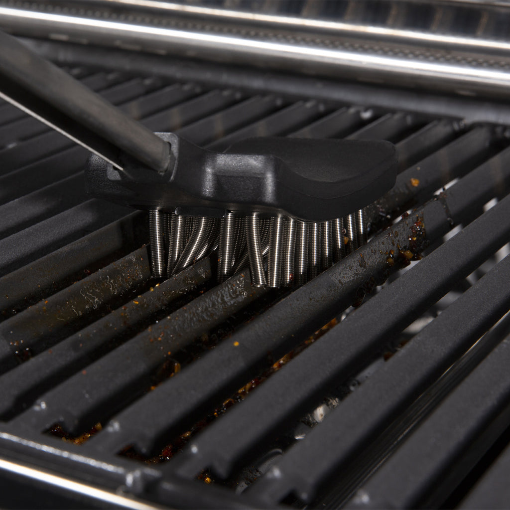 Spiralgrillbørste Baron rustfritt stål - Broil King i bruk