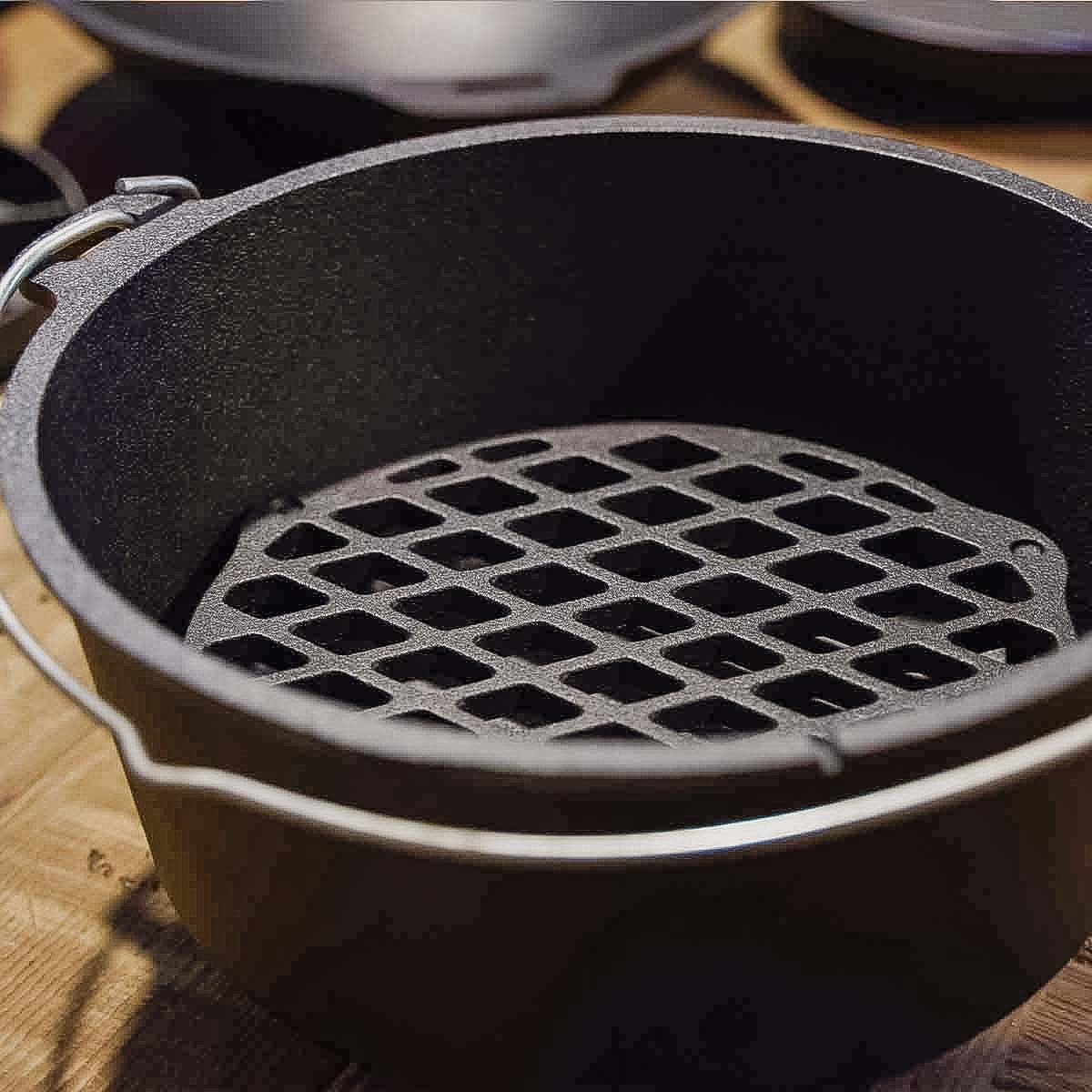Stablerist støpejern Ø 26 cm for dutch oven - SANTOS i bruk på grill