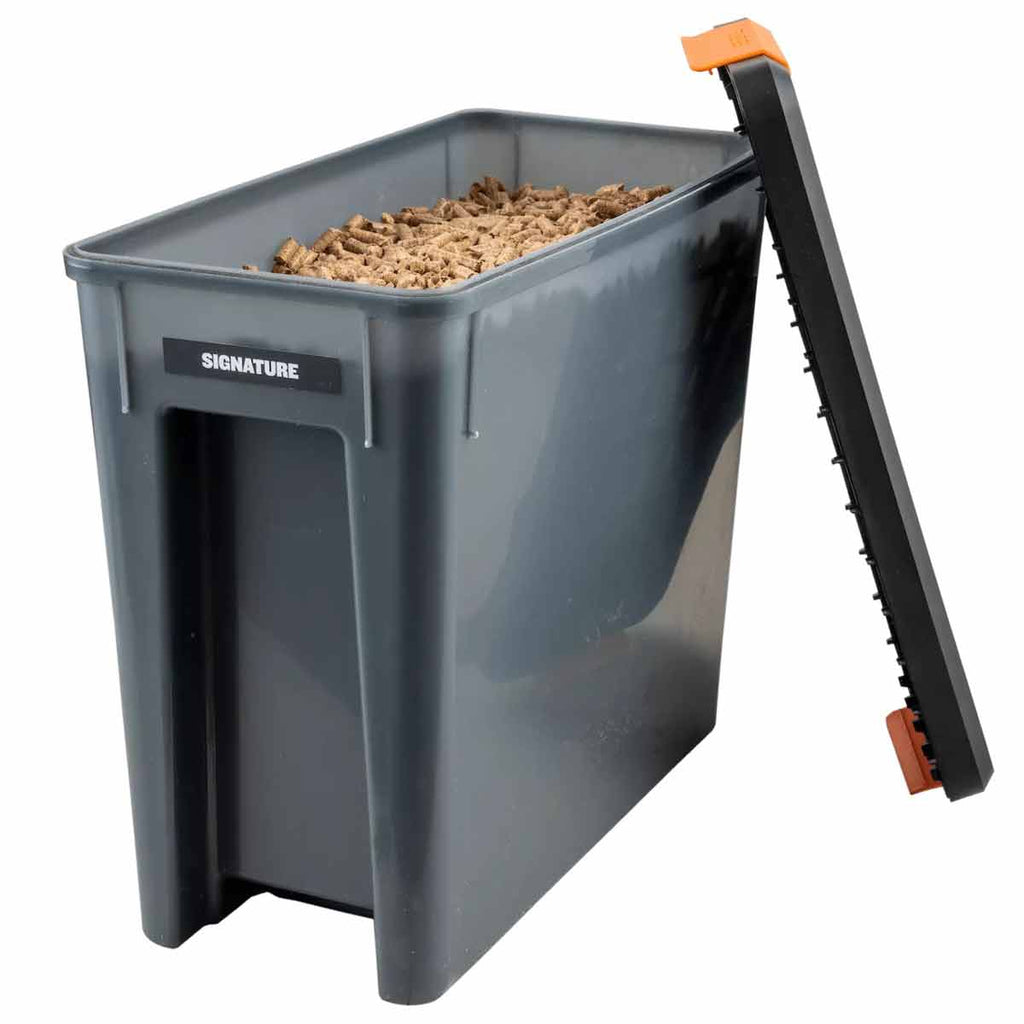 Bakside av StayDry pelletbeholder med lokk - Traeger