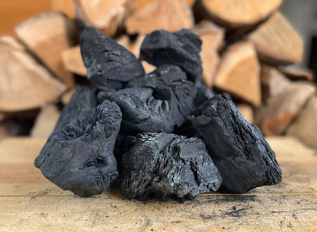 Nærbilde av kullbiter i Steakhouse trekull 5 kg fra Namibia Grillfürst