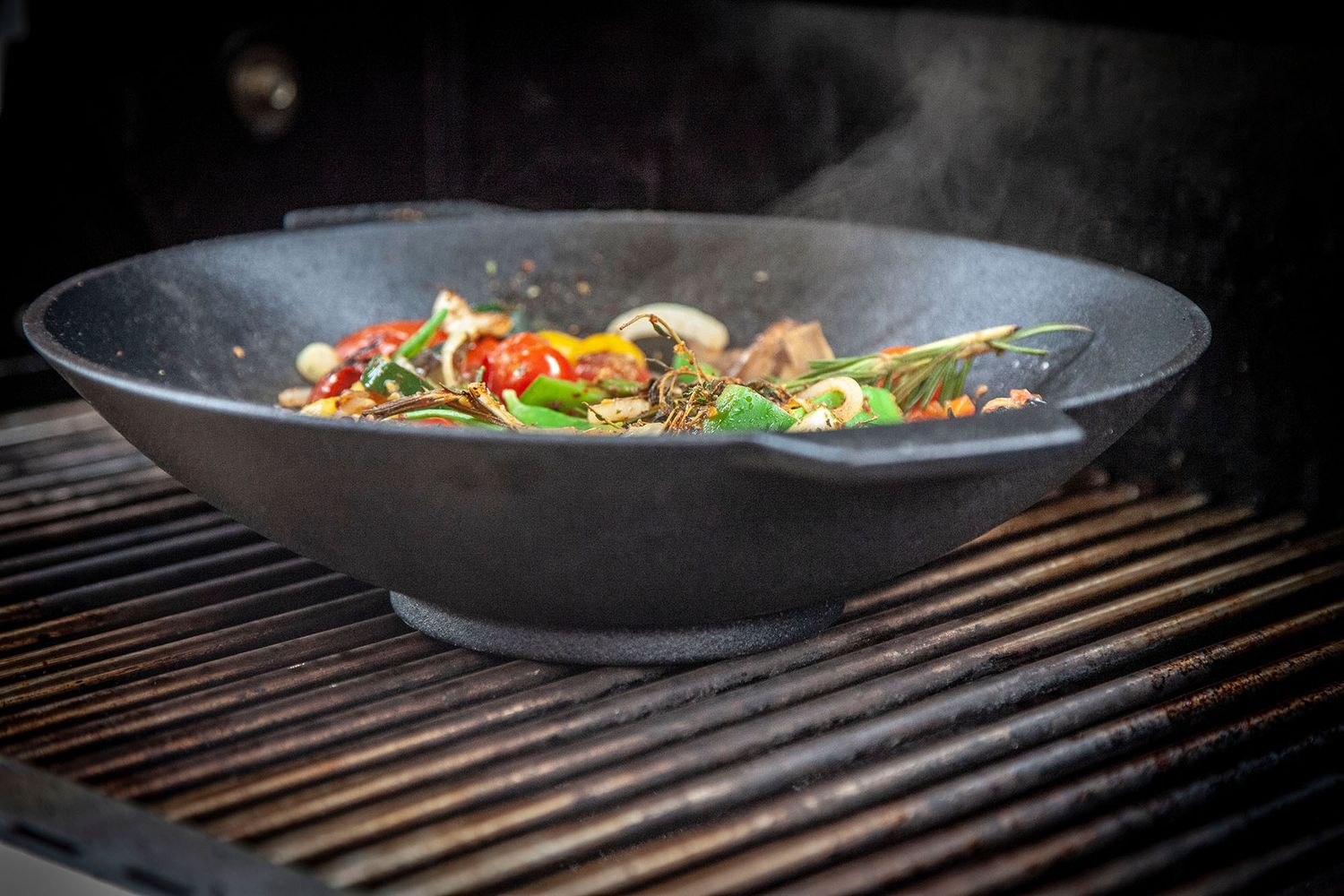 Oversikt støpejern wok med 2 håndtak 30 cm med pleiesett Grillfürst