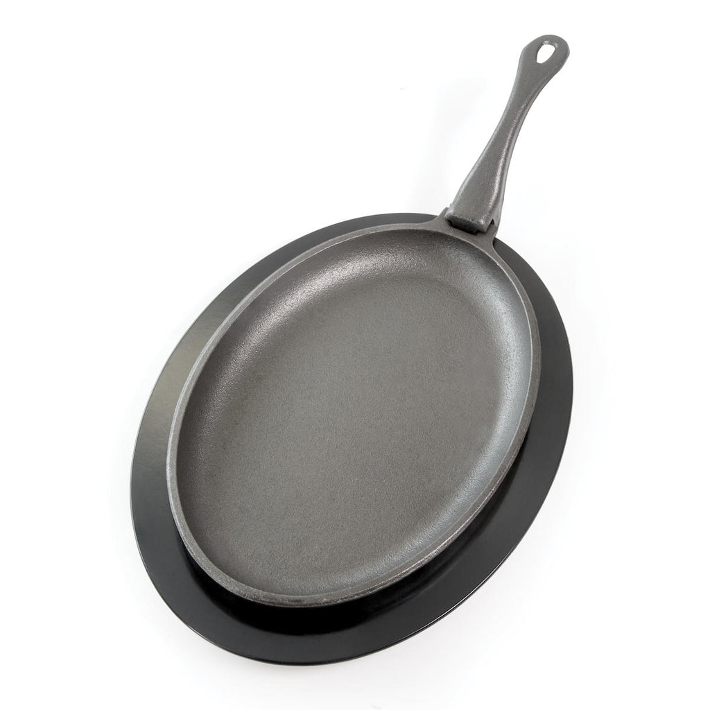 Støpejernspanne med underlag 17x26 cm - Napoleon forfra