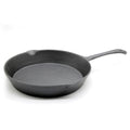Støpejernspanne med skaft 25 cm - SANTOS for grilling og steking