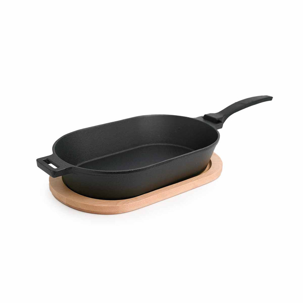 Støpejernspanne oval med avtakbart håndtak 36x19 cm - SANTOS nærbilde av kant