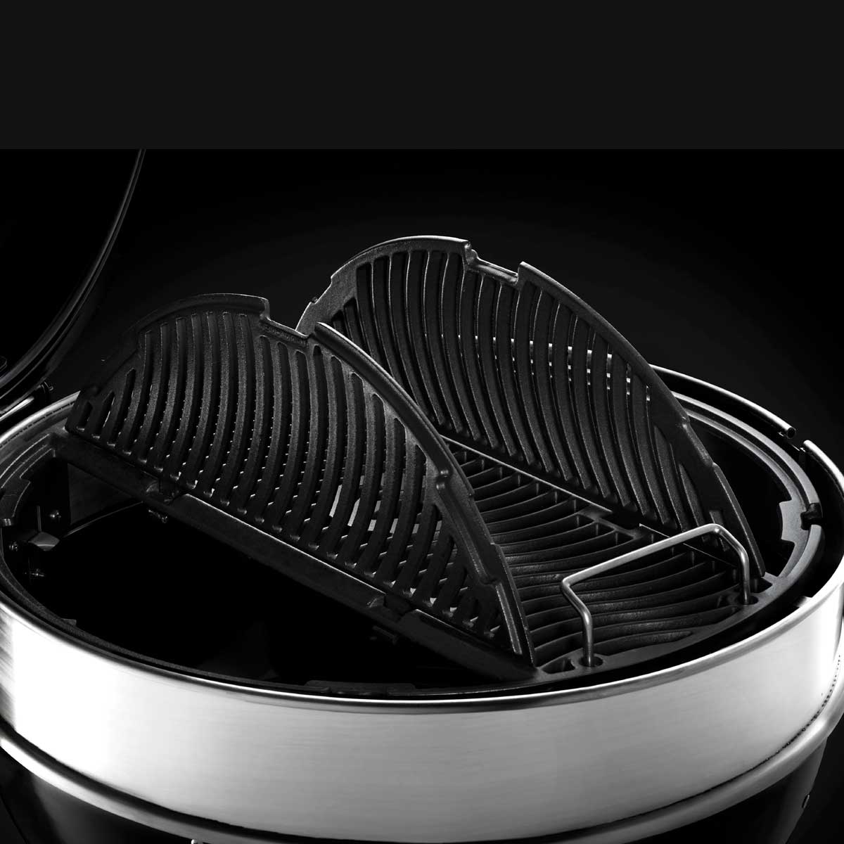 Detalj av støpejernsrist for 57 cm kulegrill PRO22 - Napoleon