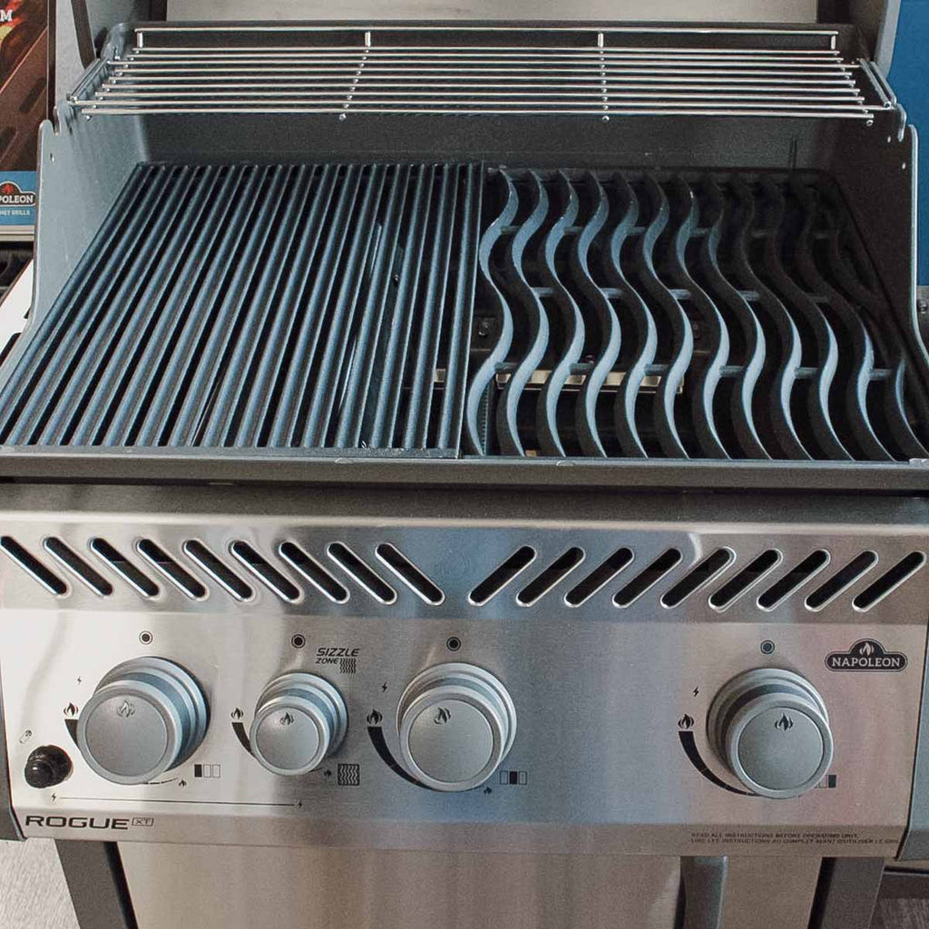 Bakside av Støpejernsrist for Napoleon Rogue 425 gassgrill SANTOS