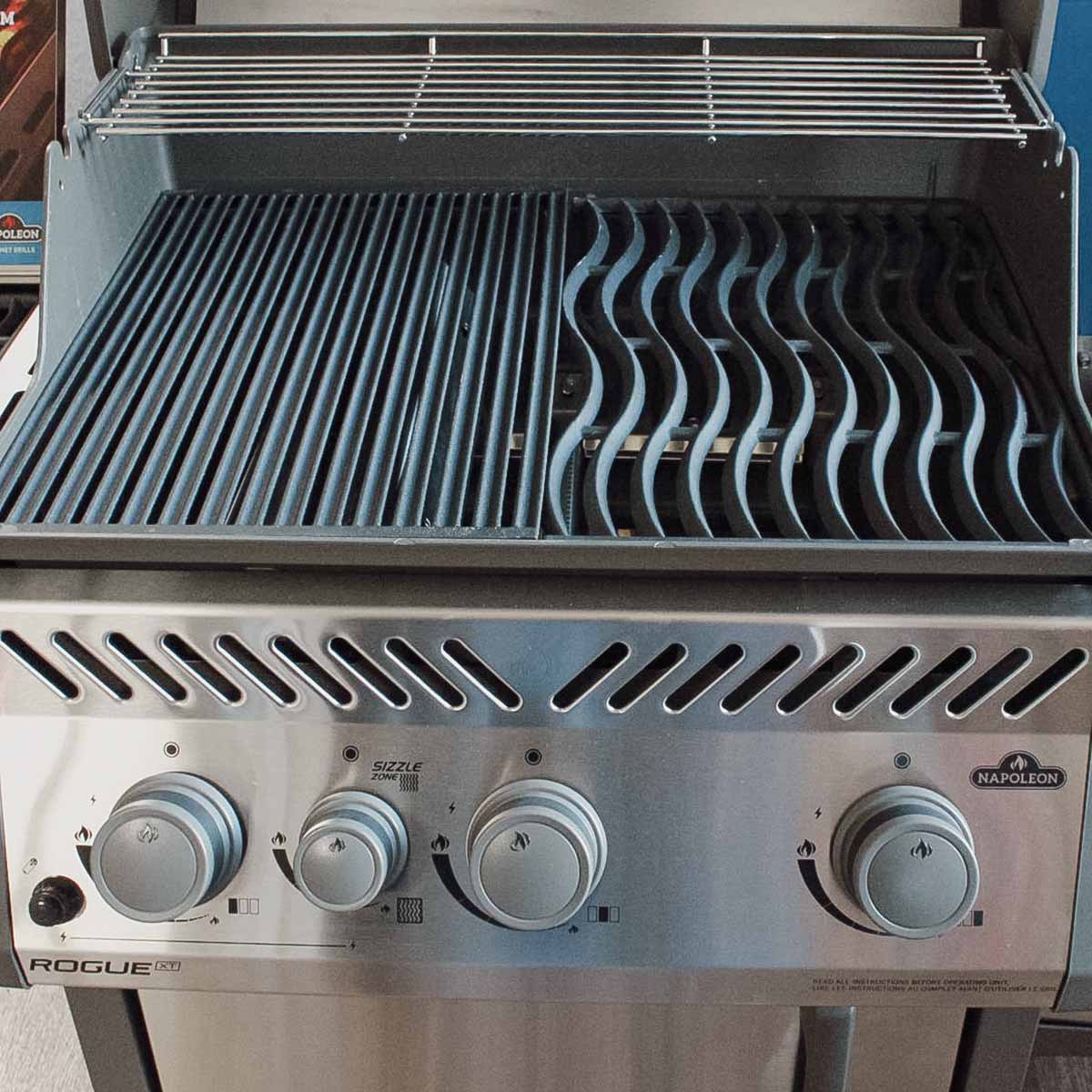 Bakside av Støpejernsrist for Napoleon Rogue 425 gassgrill SANTOS