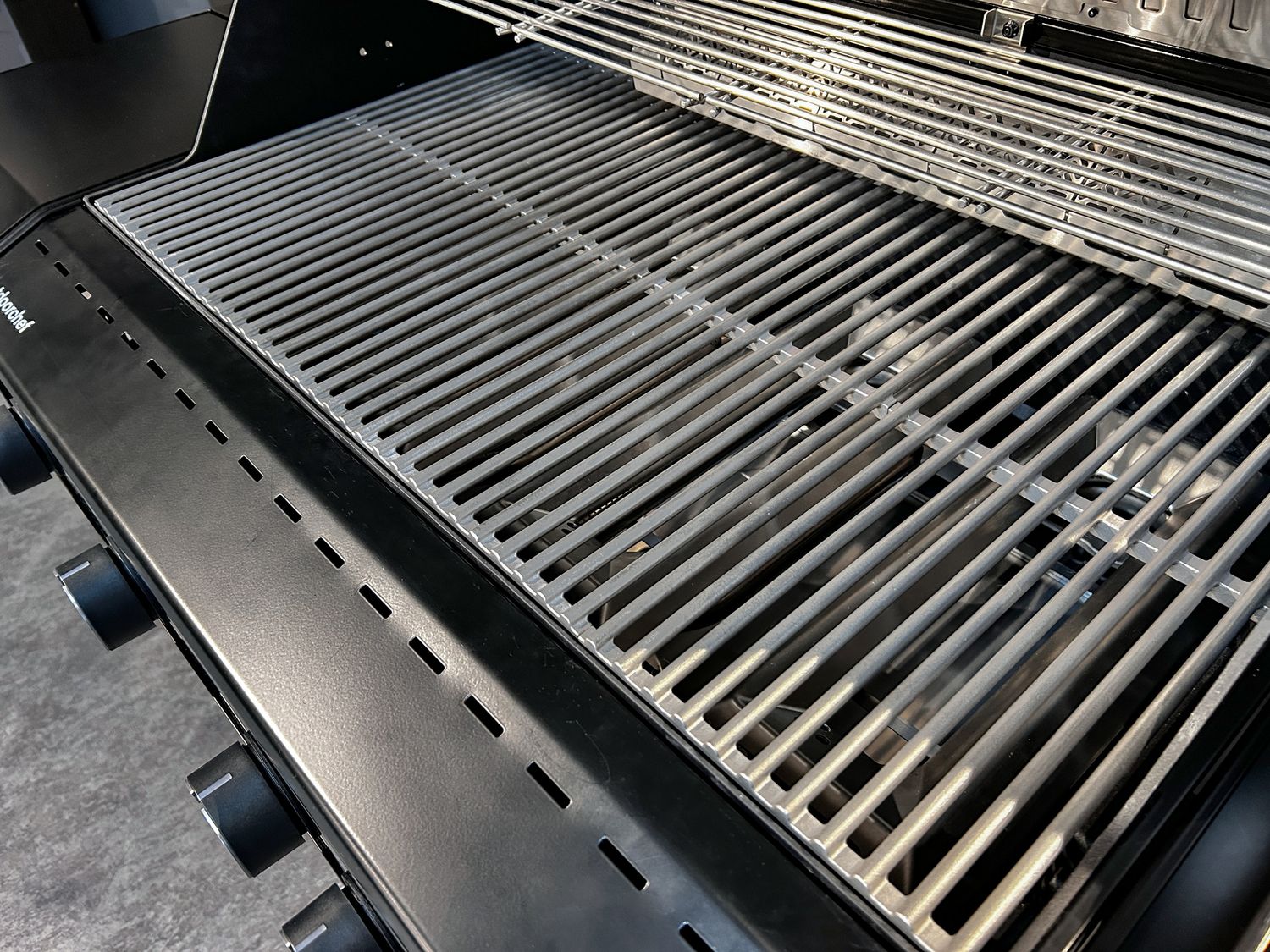 Nærbilde av Støpejernsrist sett 5 deler for Outdoorchef HEAT X-545/X-515 - Grillfürst montert