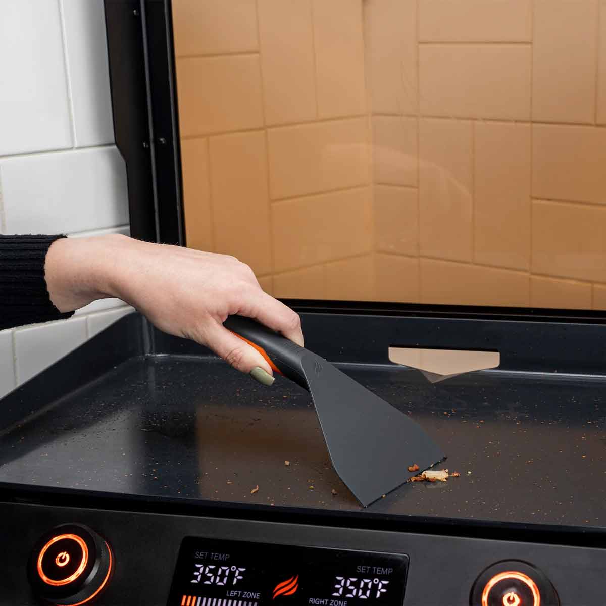 Nærbilde av Tilbehørssett 4-delt for E-Serie grillplate - Blackstone verktøy