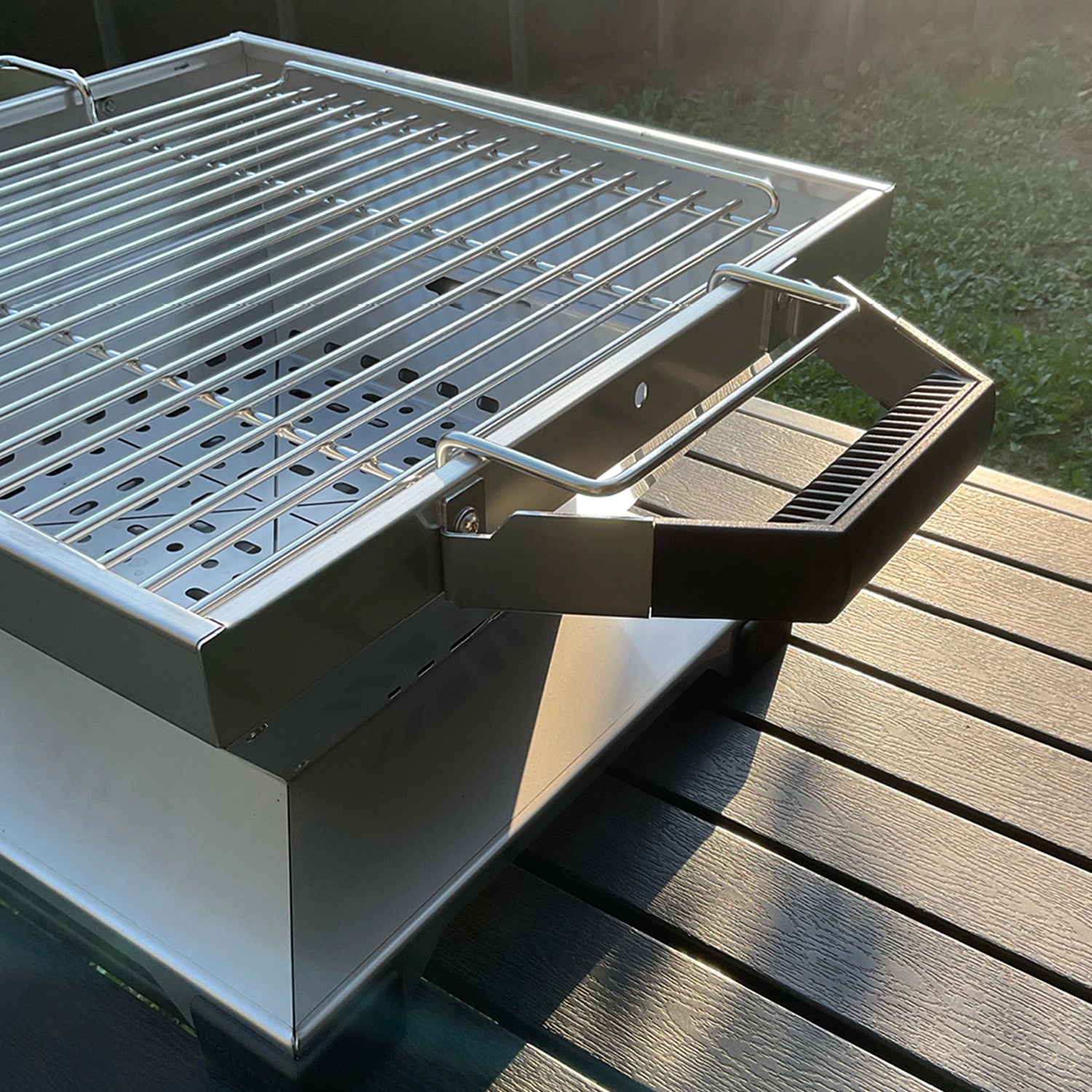 Trekull bordgrill T3 rustfritt stål 42x42 cm detalj av grillrist