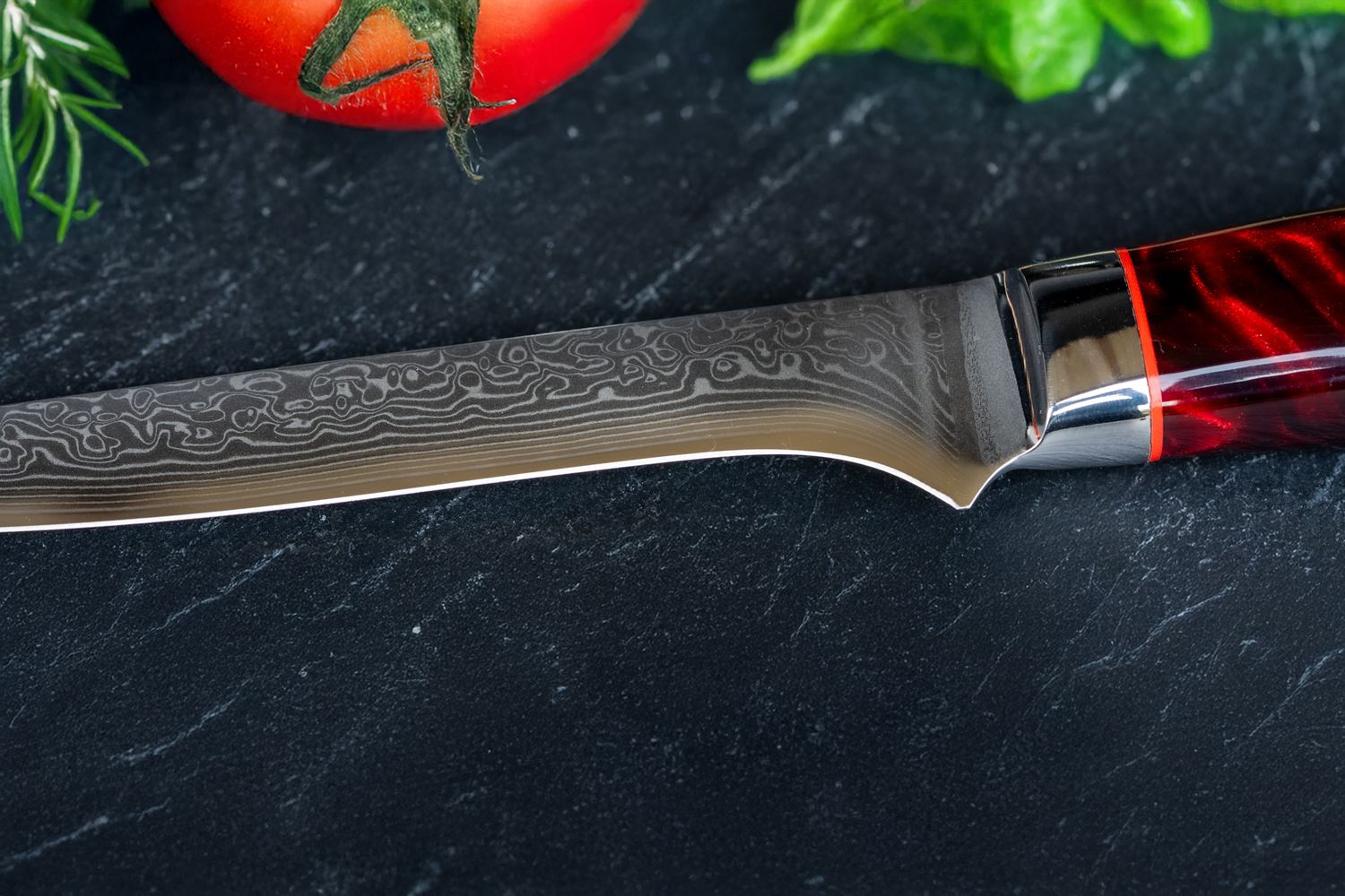 Detalj av knivblad på Utbeiningskniv i damaskusstål 15 cm Grillfürst