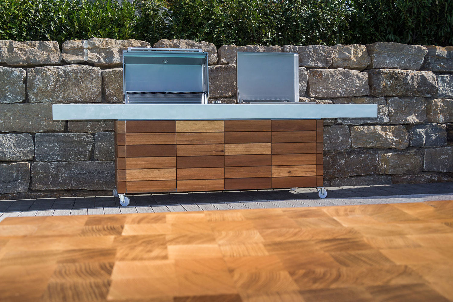 Utekjøkken betong og HPL med trekledning 300x80 cm - Grillfürst bakside