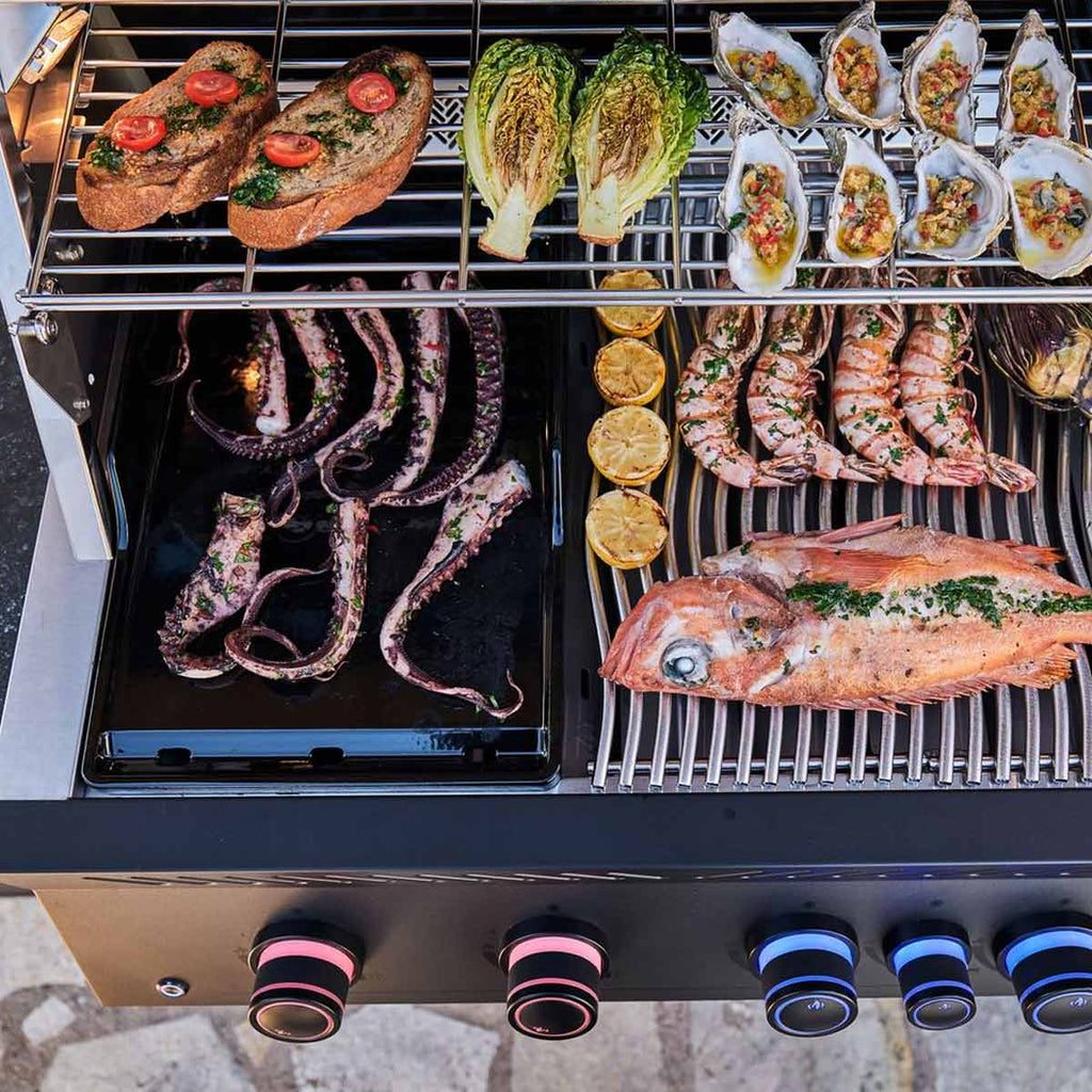 Gassflaskeoppbevaring i Utekjøkken Oasis Compact 106 med innebygd grill BIG32 Sizzle Zone