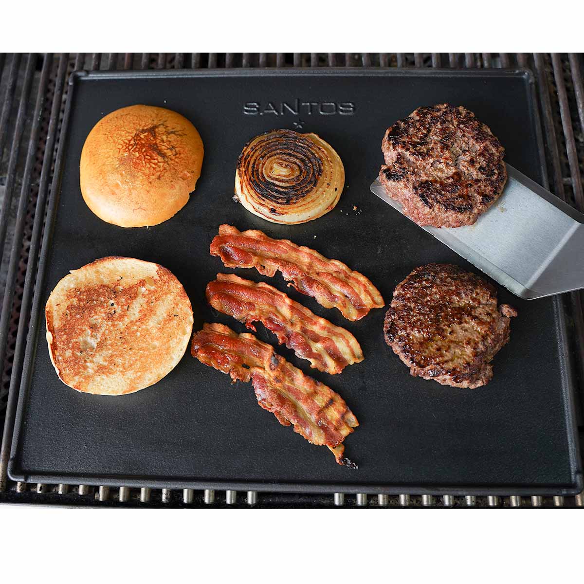 Grillmat tilberedes på vendbar grillplate støpejern SANTOS for Broil King Imperial Regal