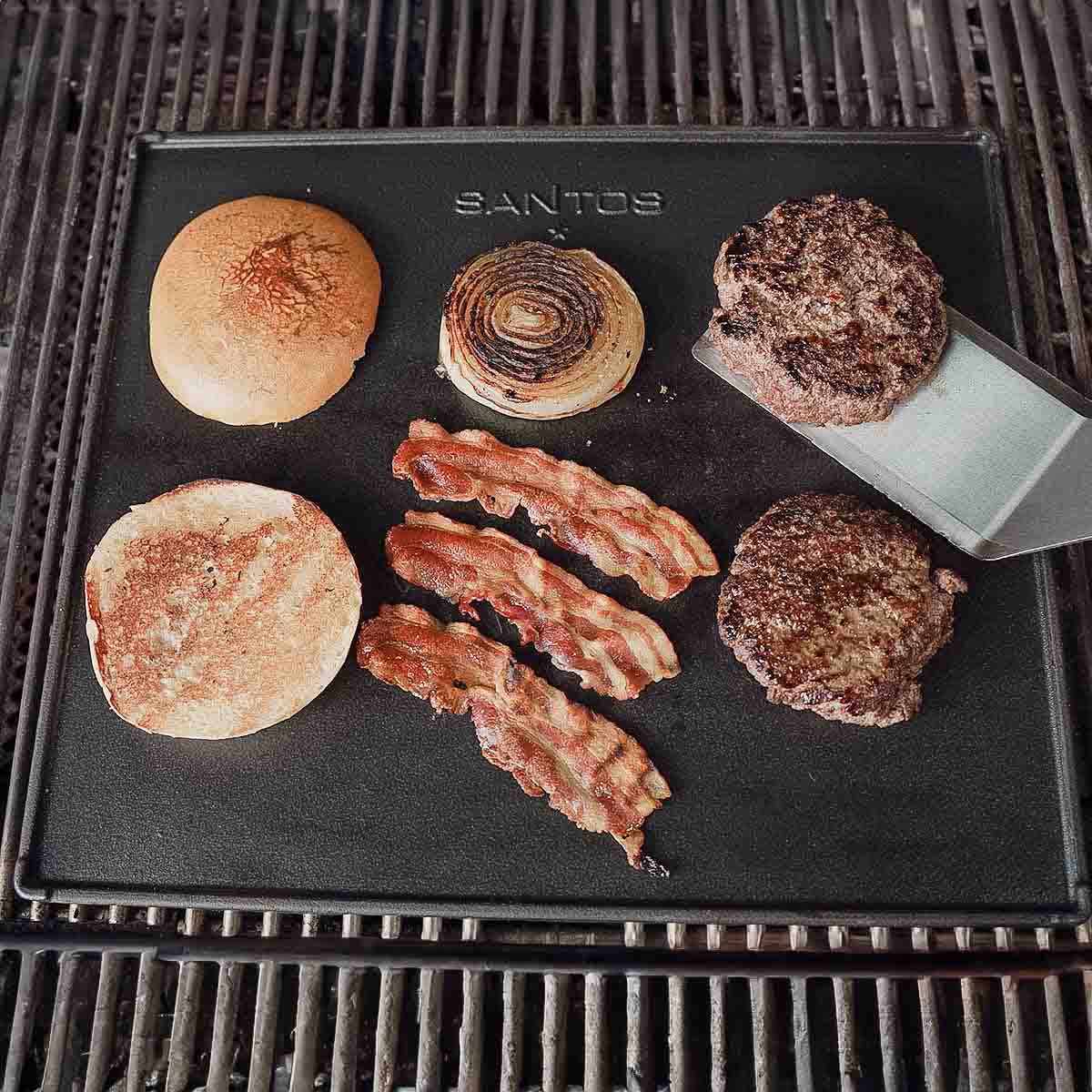 Bakside av Vendbar grillplate støpejern for Broil King Baron/Crown 43,3x32 cm