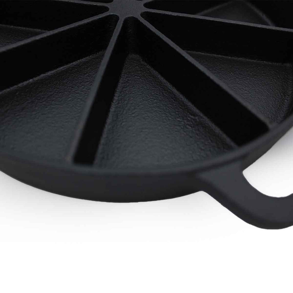 Wedge Pan støpejern med serveringsbrett i tre Ø 21,5 cm - SANTOS side