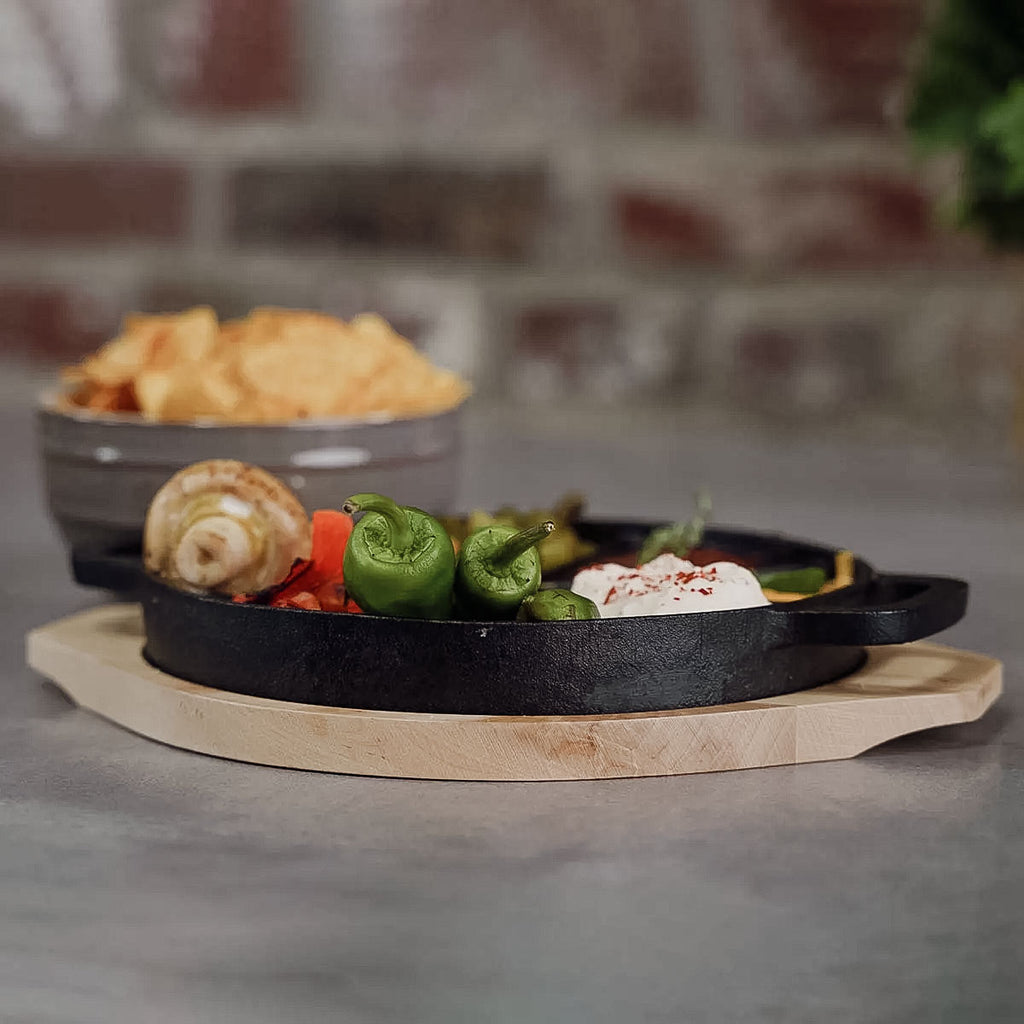 Serveringsbrett i tre til Wedge Pan støpejern med serveringsbrett i tre Ø 21,5 cm - SANTOS