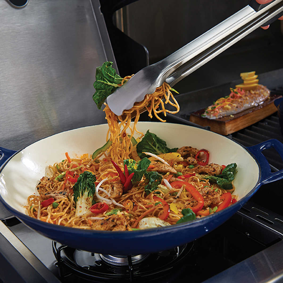 Detalj av Wok porselen-emaljert 35,6 cm Broil King