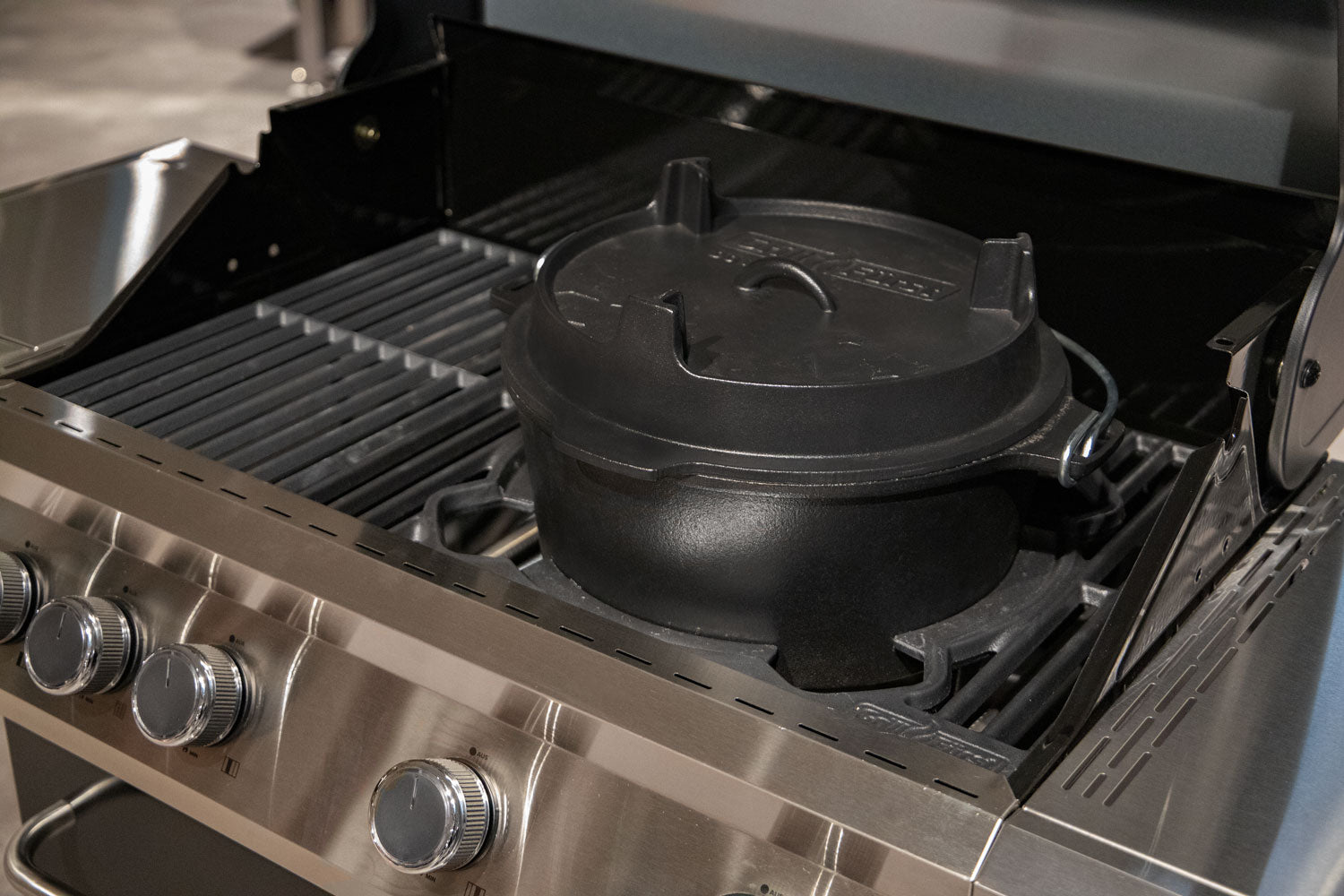 X-Rost støpejernsrist med dutch oven DO9 innsats detalj
